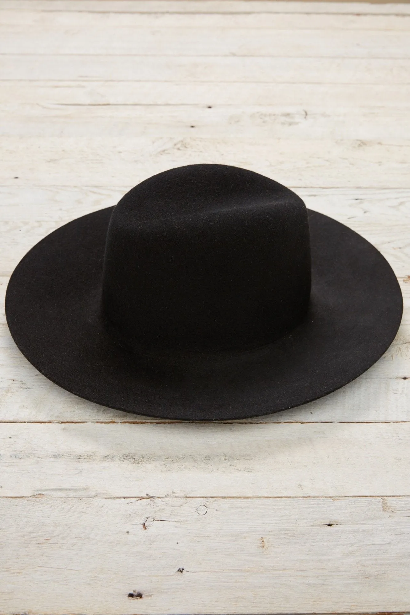 Janessa Leone Trois Hat