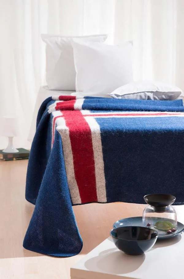 Wool scarf with Icelandic national flag